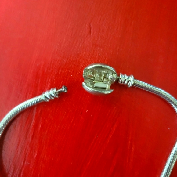 Chamilia Sterling Limited Edition Snowflake Bracelet - Picture 4 of 4